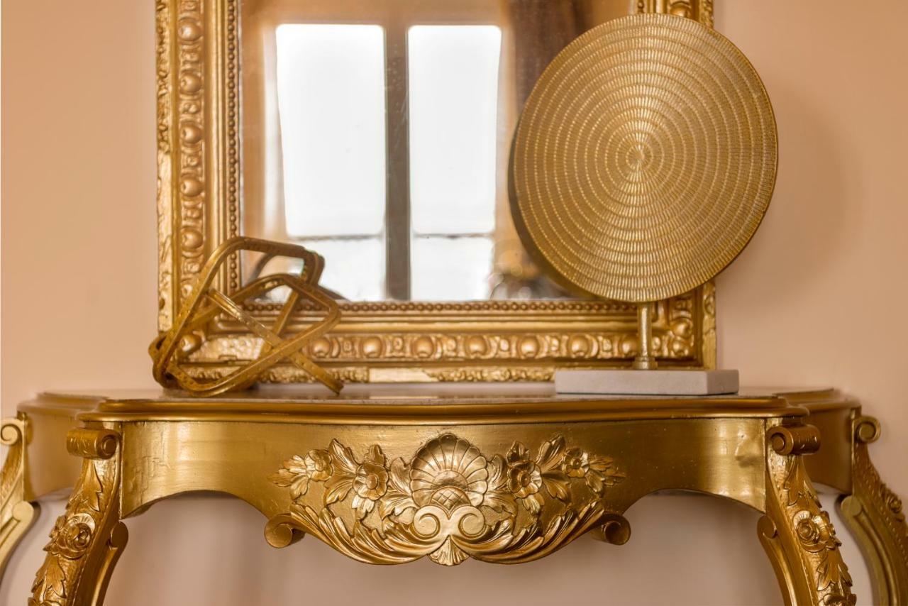 Anaria Gold Suite Ermoupoli Bagian luar foto